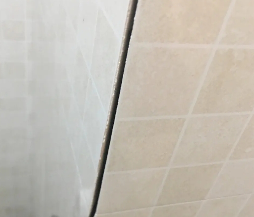 宝应瓷砖空鼓维修公司分享阳台瓷砖脱落的修复过程可以分为以下几个步骤